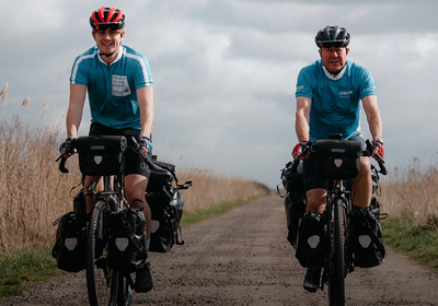 Imagen: Pedalling 30,000km Around the Globe: Father-Son Duo Pursues Guinness World Record
